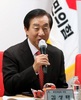 與 김성태 